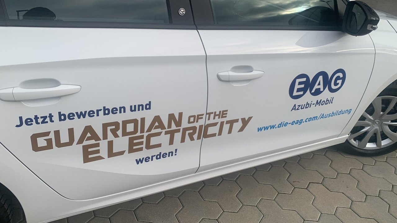 EAG-Azubis starten in neuem Azubi-Mobil durch